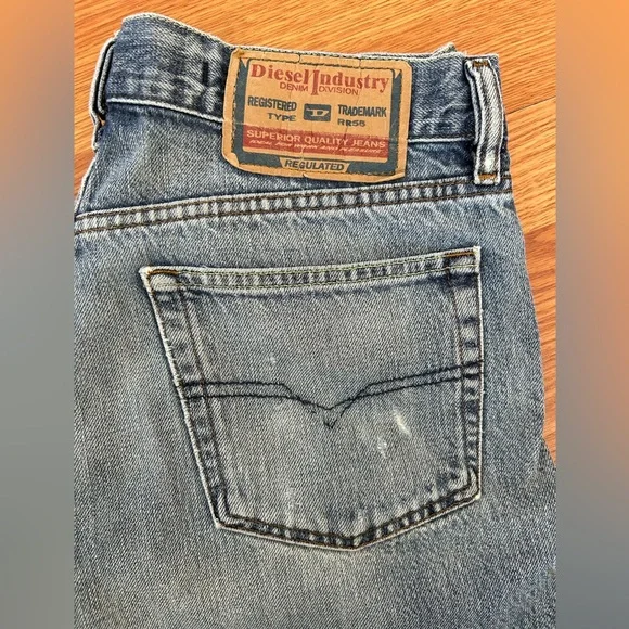 Men’s Diesel Industry Straight Leg Button Fly Distressed Blue Jeans 32x28 - Picture 4 of 16